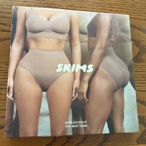 -New SKIMS Seamless Sculpt High Waist Thong Color Sienna Size M